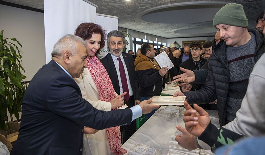 Hırvatistan'da, Diyanet İşleri Başkanlığı ve Zagreb Büyükelçiliğince Kur'an-ı Kerim dağıtıldı