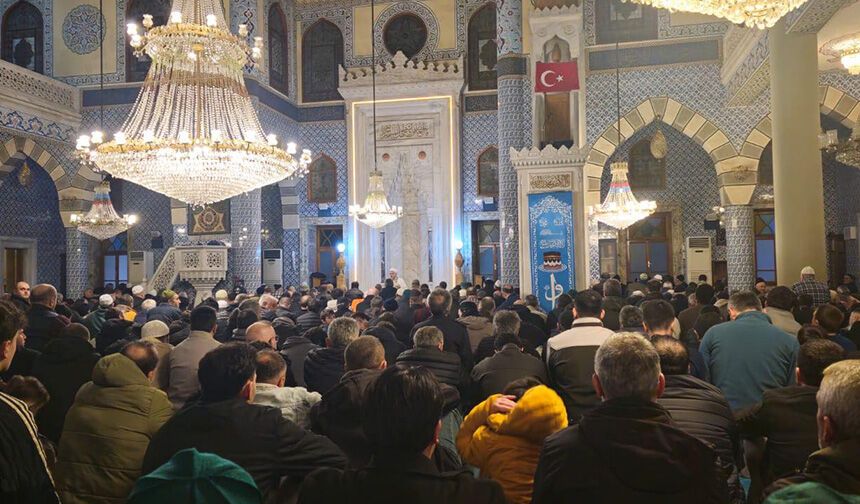 Kadir Gecesi Rize genelinde dualarla idrak edildi