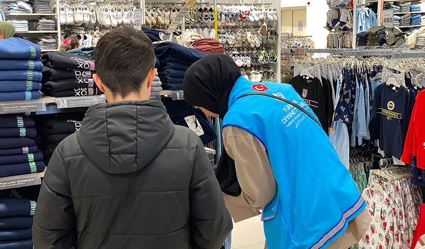 İyilik haftasında çocuklara bayramlık hediye edildi