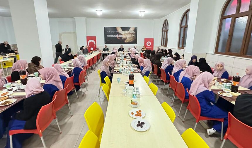 Vali Baydaş, genç hafızlarla iftar sofrasında buluştu