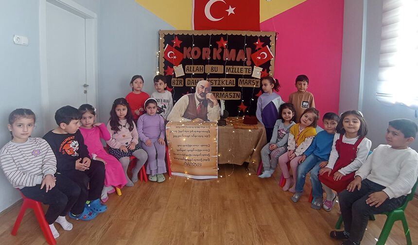 Anamur'da minikler Akif'i andı