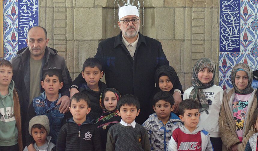 Müftü Karadeniz, çocuklarla camide buluştu