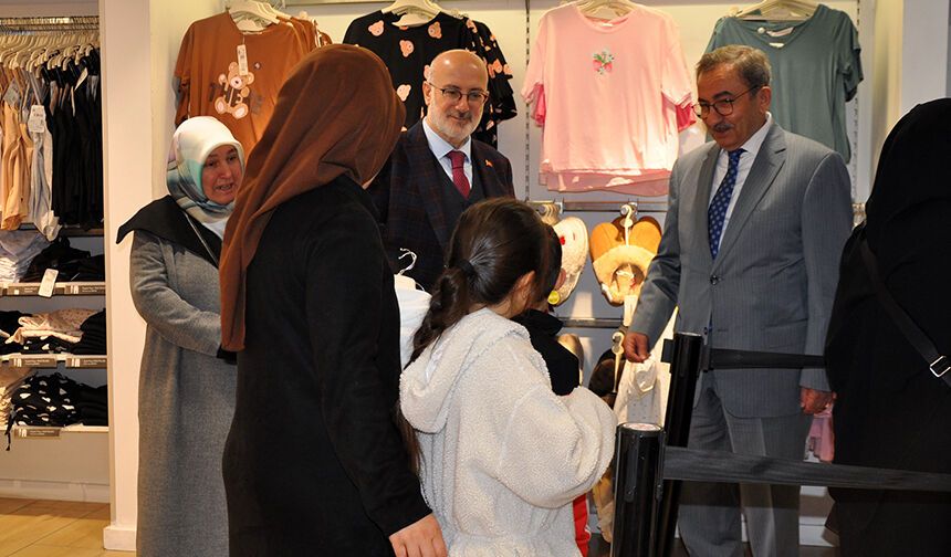 Balıkesir’de yetimler bayramlık sevinci yaşadı