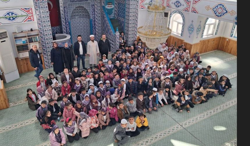 Besni'de çocuklar camide buluştu