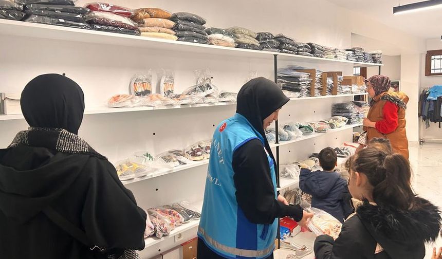 Beyoğlu'nda 200 yetim çocuğun yüzü güldü