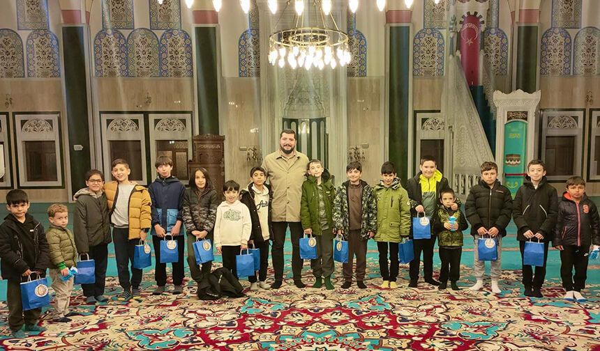 Bilecik'te genç gönüllüler, çocuk gönüllülerle buluştu