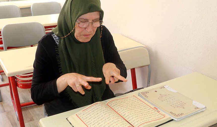 ÇANKIRI'DA İŞİTME ENGELLİ KADINLAR İŞARET DİLİYLE KUR'AN-I KERİM ÖĞRENİYOR