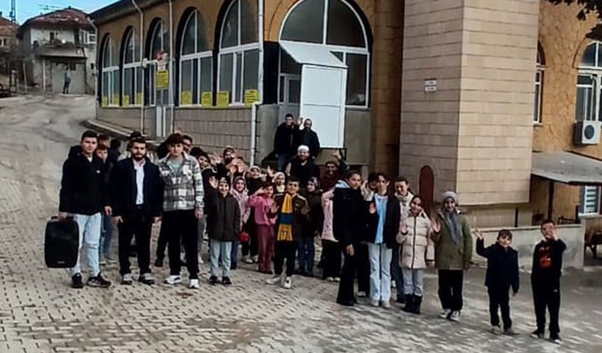 Karahacip'te geleneksel çocuk iftarı düzenlendi