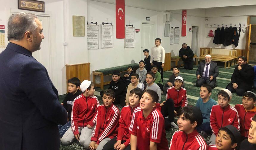 Müftü Yıldırım, çocuklarla iftar etti