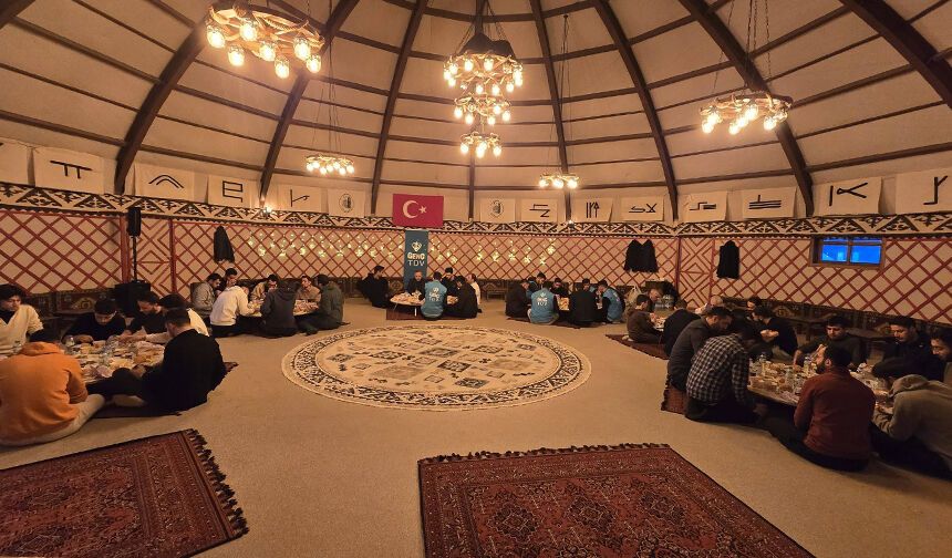 Çorum'da üniversiteli gençler iftarda buluştu