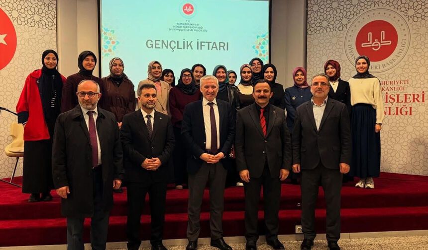 Diyanet gençlik iftarda bir araya geldi