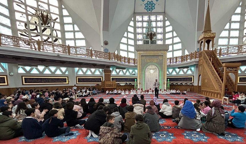 Düzce'de öğrenciler camide buluştu