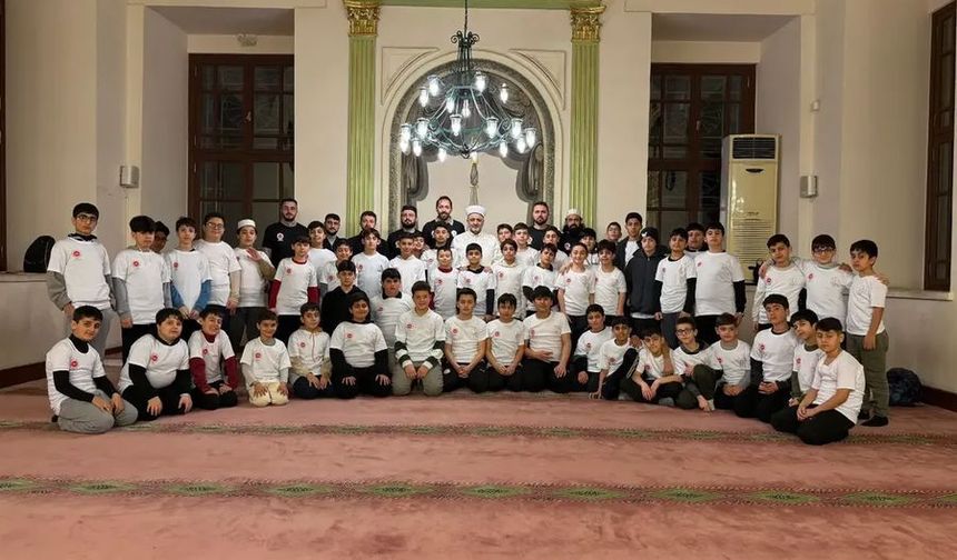 Fatih’te gençler itikaf kampında buluştu