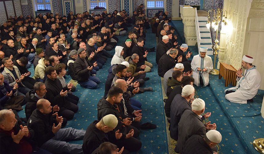 Orhan: Bayram gönülleri birleştiren ilahi bir çağrıdır