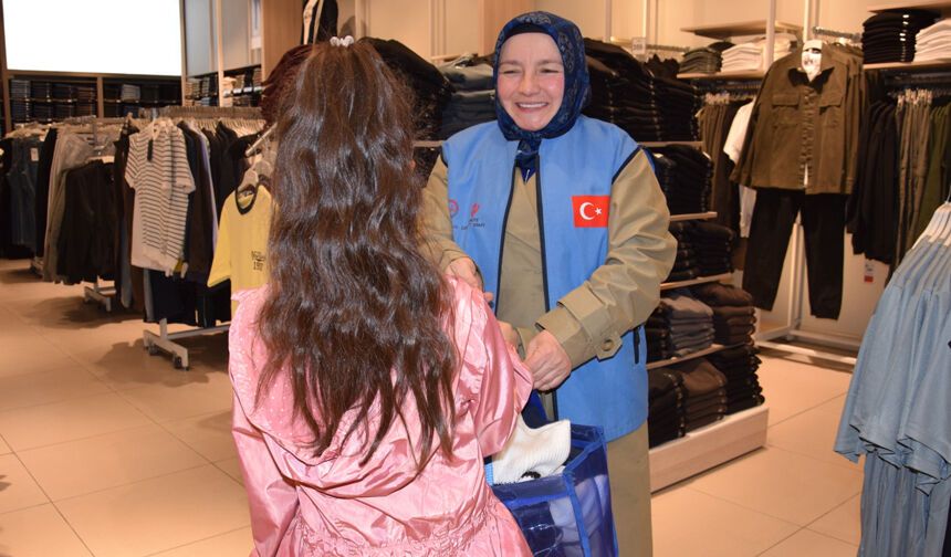 Giresun’da yetimler bayram sevincini erken yaşadı