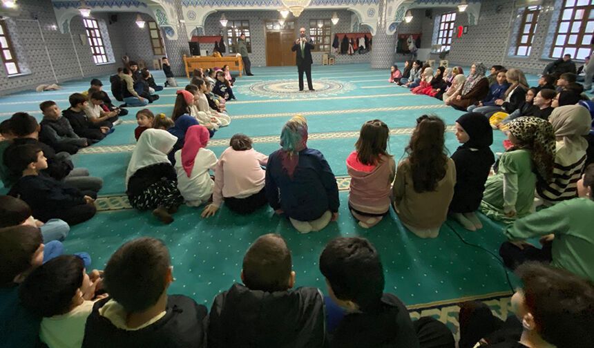 Gölyaka'da gençler camide buluştu