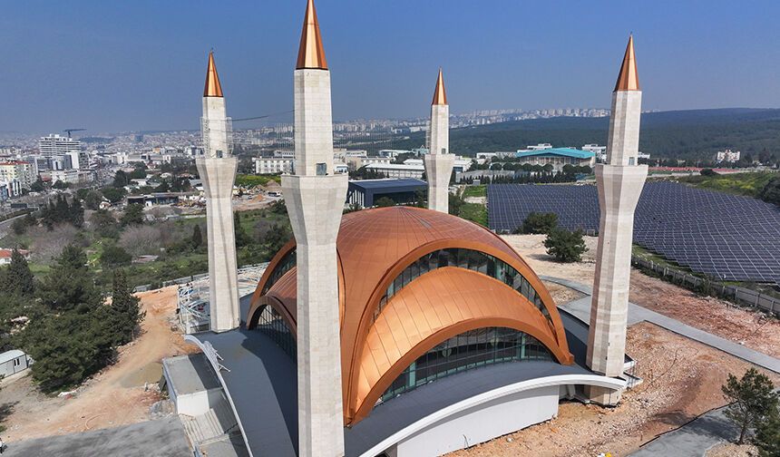İzmir'de 5 bin kişilik Hacı Mustafa Tekinalp Camii açılışa hazırlanıyor