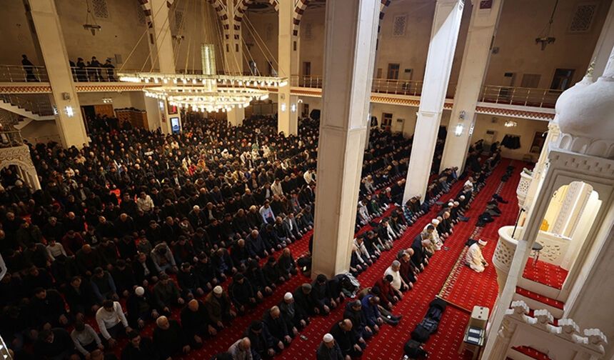 YURT GENELİNDE KADİR GECESİ DUALARLA İDRAK EDİLDİ