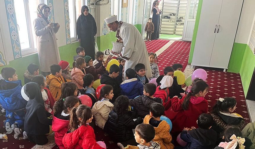 Kahta'da anaokulu öğrencileri camide buluştu