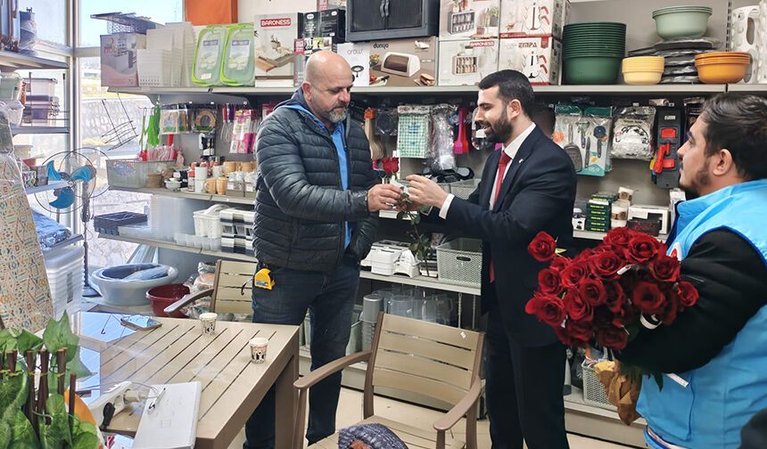 Karaburun'da güllerle ramazana dikkat çekildi