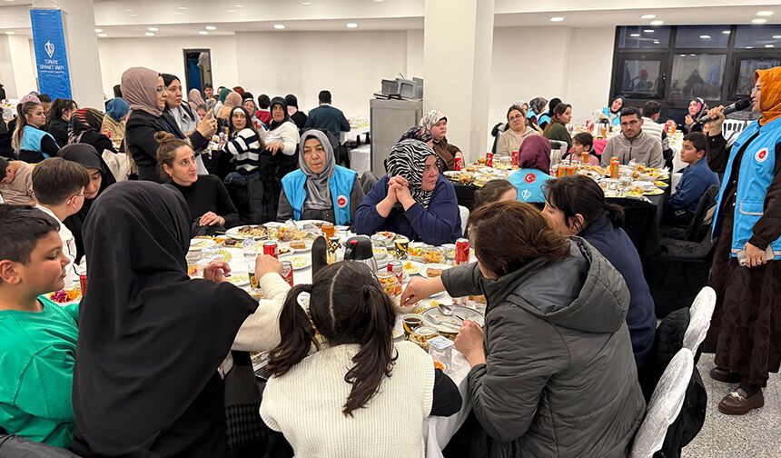 Kayseri'de yetimler iftarda ağırlandı