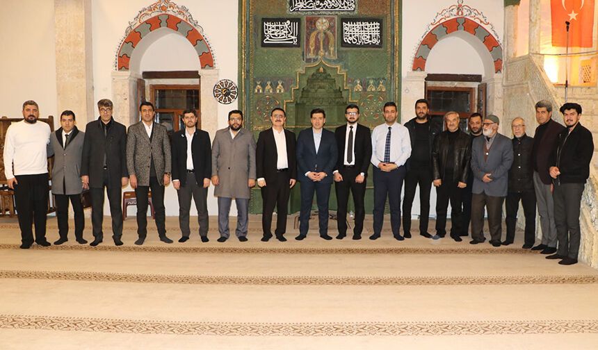 Keban'da gençler iftarda bir araya geldi