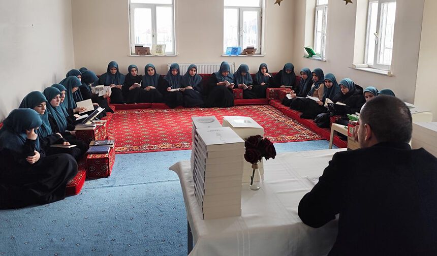Çaldıran'da hafız adayları kitap tahlillerinde buluşuyor