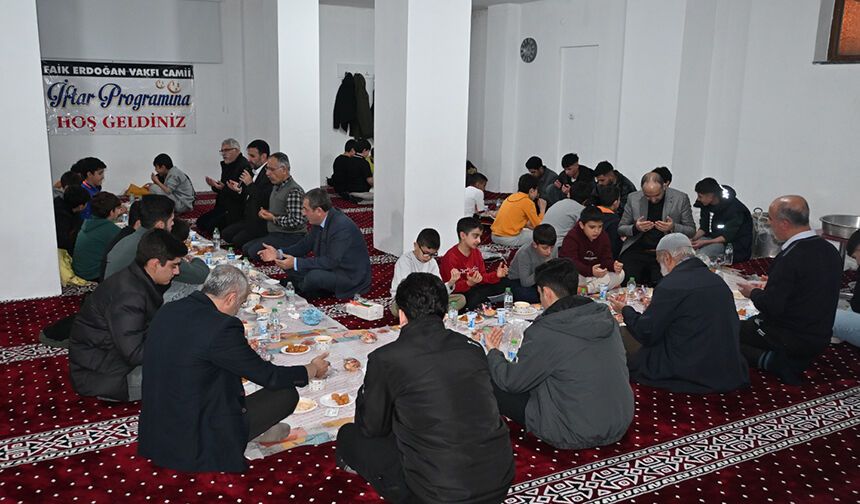Malatya’da yetimler iftar sevinci yaşadı