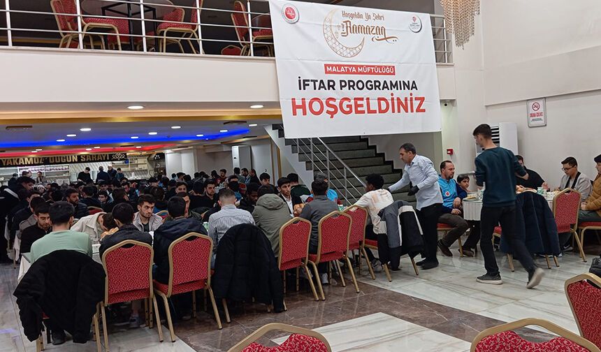 Malatya'da gençler iyilik sofrasında buluştu