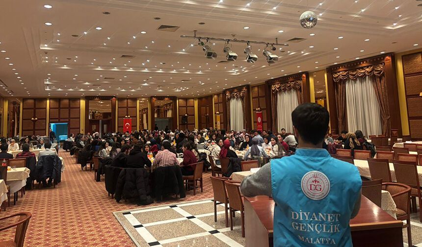 Malatya'da üniversiteli gençler iftarda buluştu