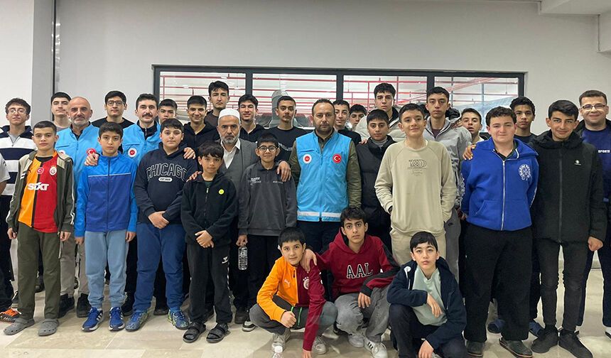 Beydağı Tabiat Parkı'nda "Gençliğe Değer Kampı" düzenlendi