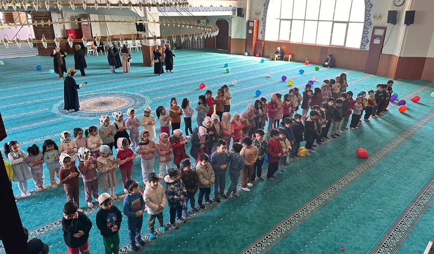 Haliliye'de minikler camide buluştu