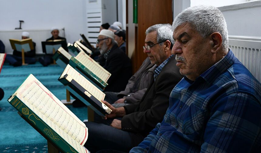 CAMİLERDE MUKABELE GELENEĞİ YAŞATILIYOR