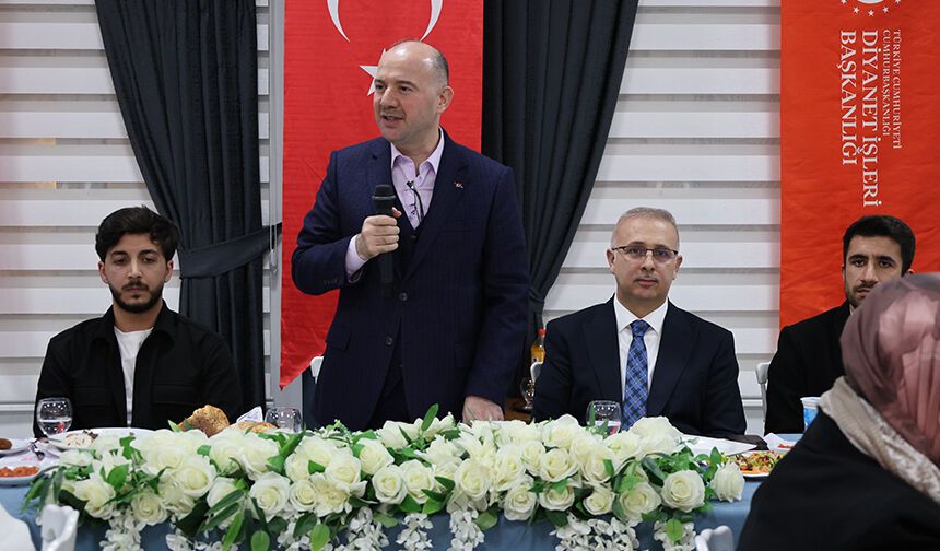Osmaniye Valisi Serdengeçti, gençlerle iftarda buluştu