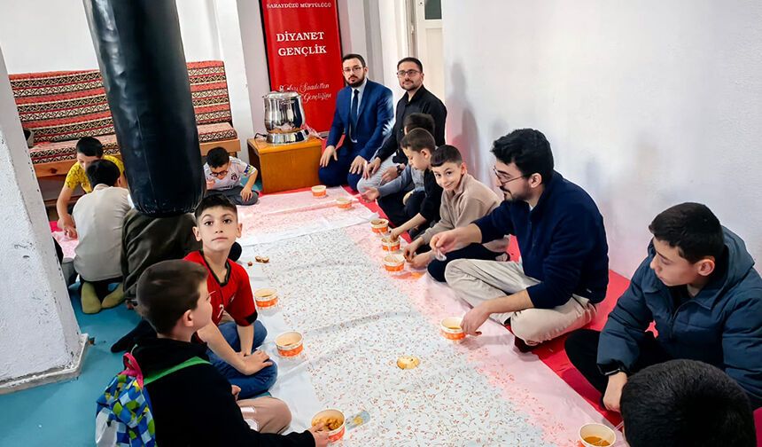 Saraydüzü'nde öğrencilere sıcak çorba ikramı
