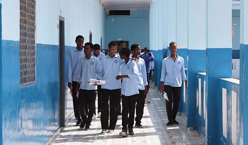 TDV'NİN SOMALİ'DE AÇTIĞI OKULDA 700 ÖĞRENCİ MEZUN OLDU