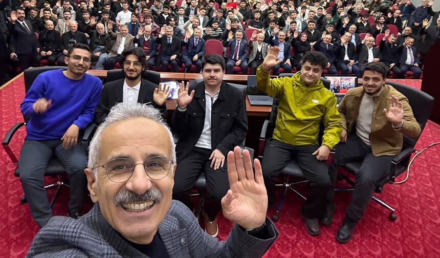 Bakan Uraloğlu, müftülüğün okuma programında gençlerle buluştu