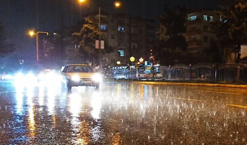 Şanlıurfa'da sağanak nedeniyle 4 ilçede eğitime ara verildi