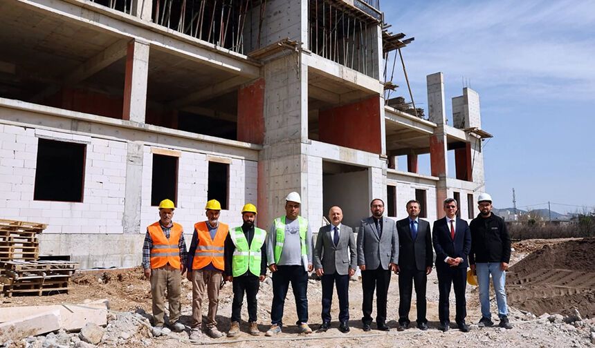 Vali Varol, müftülük inşaatında incelemelerde bulundu