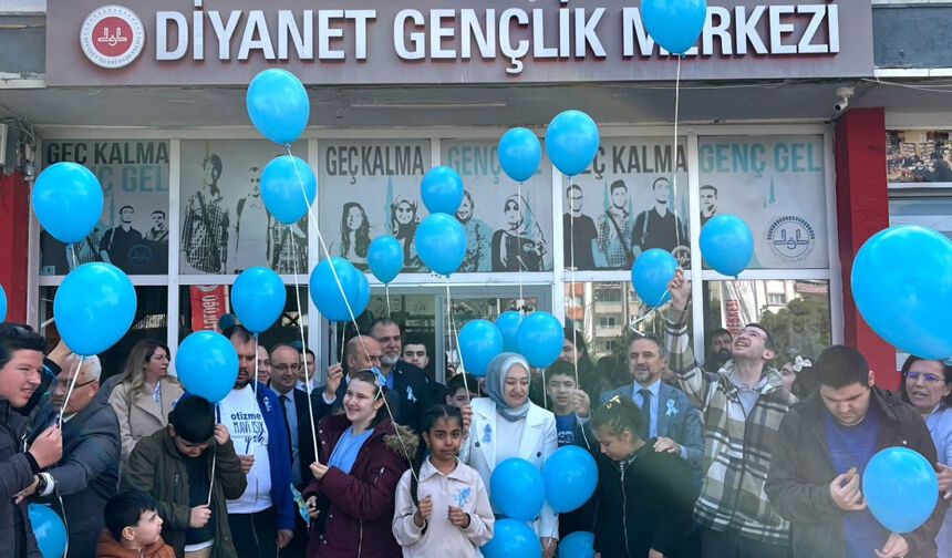 Diyanet gençlik merkezinde otizm farkındalığı