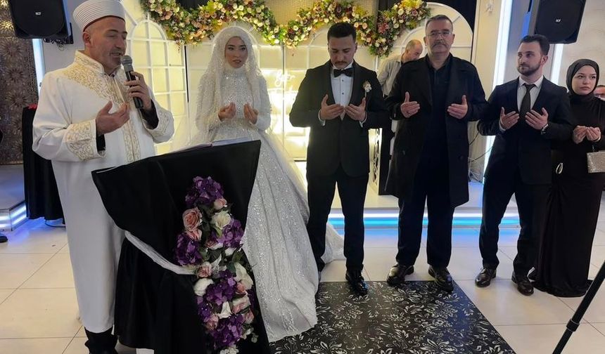 Müftü Kayış, personelinin nikahı kıydı