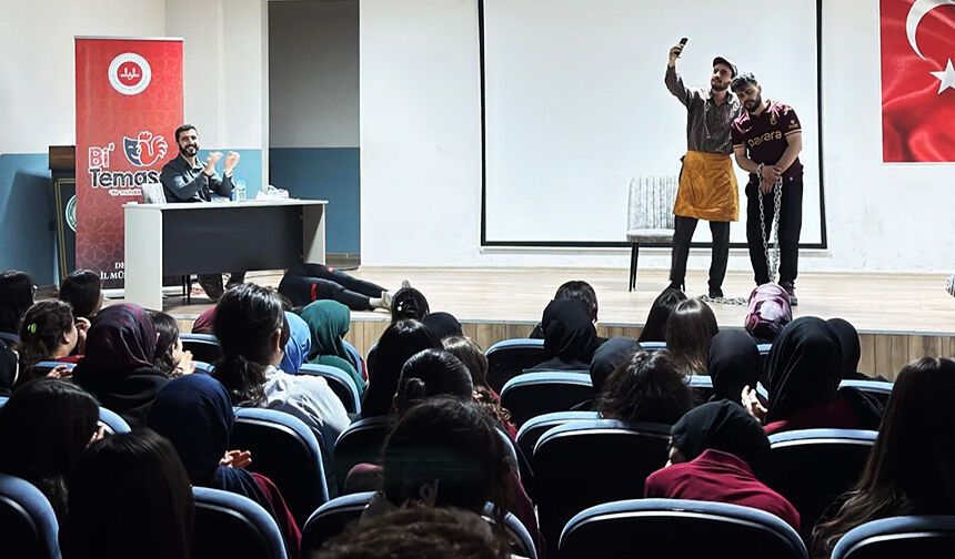 Denizli'de "Bi’Temaşa" projesi ile din görevlileri izleyiciyle buluştu
