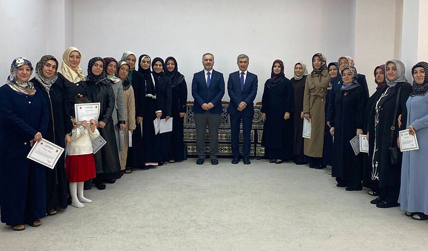 Çorum’da din gönüllülerine "Teşekkür Belgesi" verildi