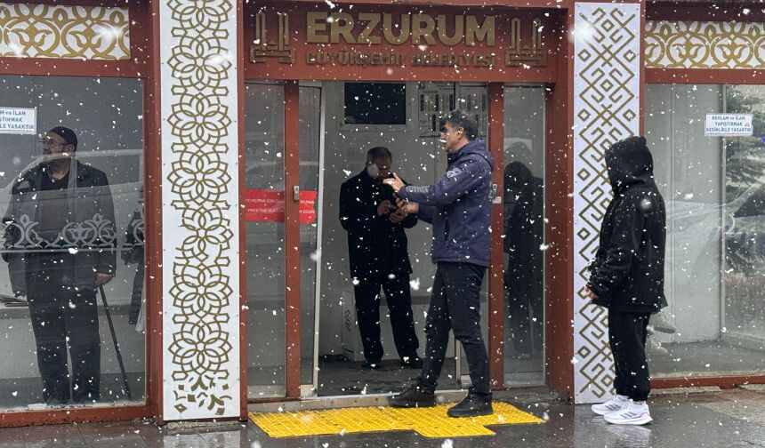 Erzurum'da baharda kar yağışı etkili oldu