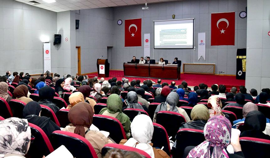 MÜFTÜLÜKTE YÜZLERCE GENÇLE KİTAP OKUDULAR