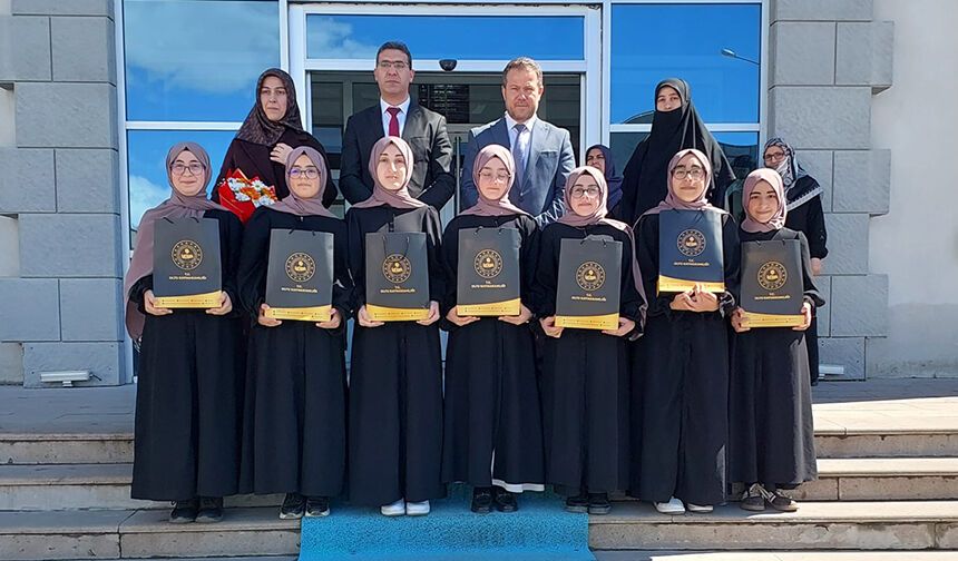 Oltu'da hafızlar icazet sevinci yaşadı