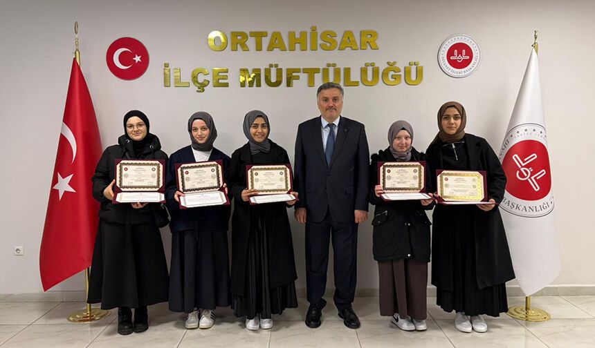 Ortahisar'da hafızlar belge aldı