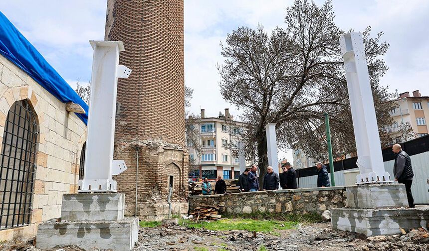 829 YILLIK ULU CAMİİ'NİN RESTORASYONU DEVAM EDİYOR