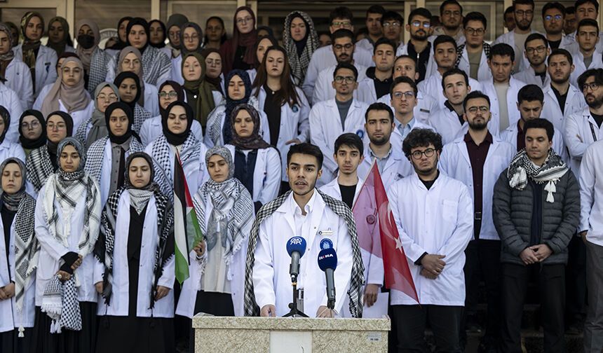 Tıp öğrencilerinden İsrail'in Filistinli esirleri hedef alan "idam yasası"na protesto