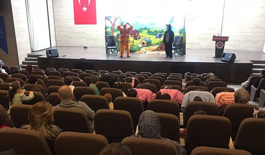 Fethiyeli minikler tiyatro etkinliğinde buluştu